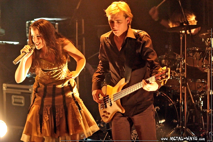 Kingfisher Sky @ Paard Van Troje (Judith Rijnveld, Eric Hoogendoorn)