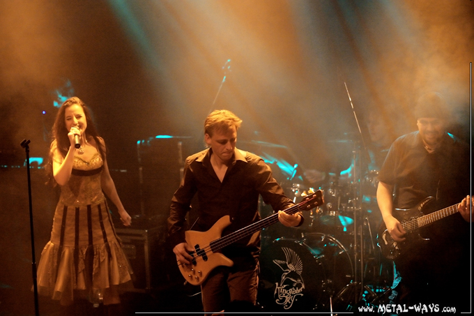 Kingfisher Sky @ Paard Van Troje (Judith Rijnveld, Eric Hoogendoorn, Edo Van Der Kolk)