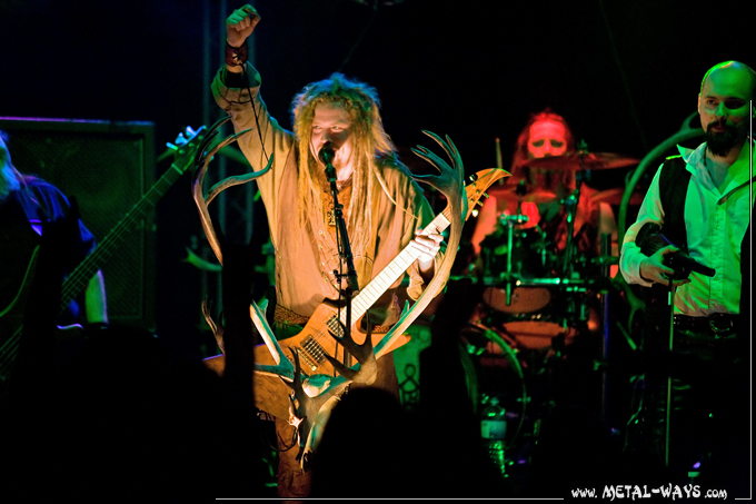 Korpiklaani @ Jas Rod (Jonne Jrvel, Matti "Matson" Johansson, Jaakko "Hittavainen" Lemmetty)