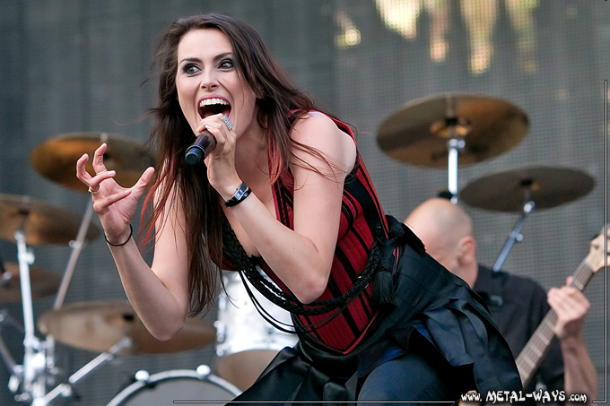 Within Temptation @ Rock en France (Sharon Den Adel)