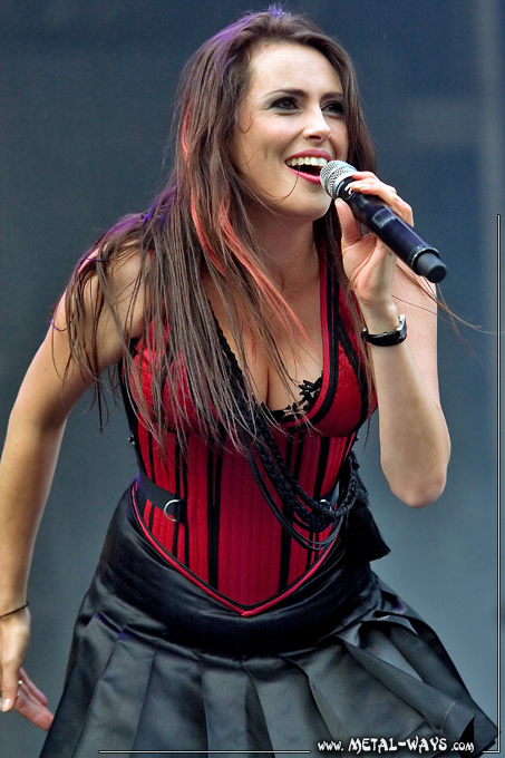 Within Temptation @ Rock en France (Sharon Den Adel)